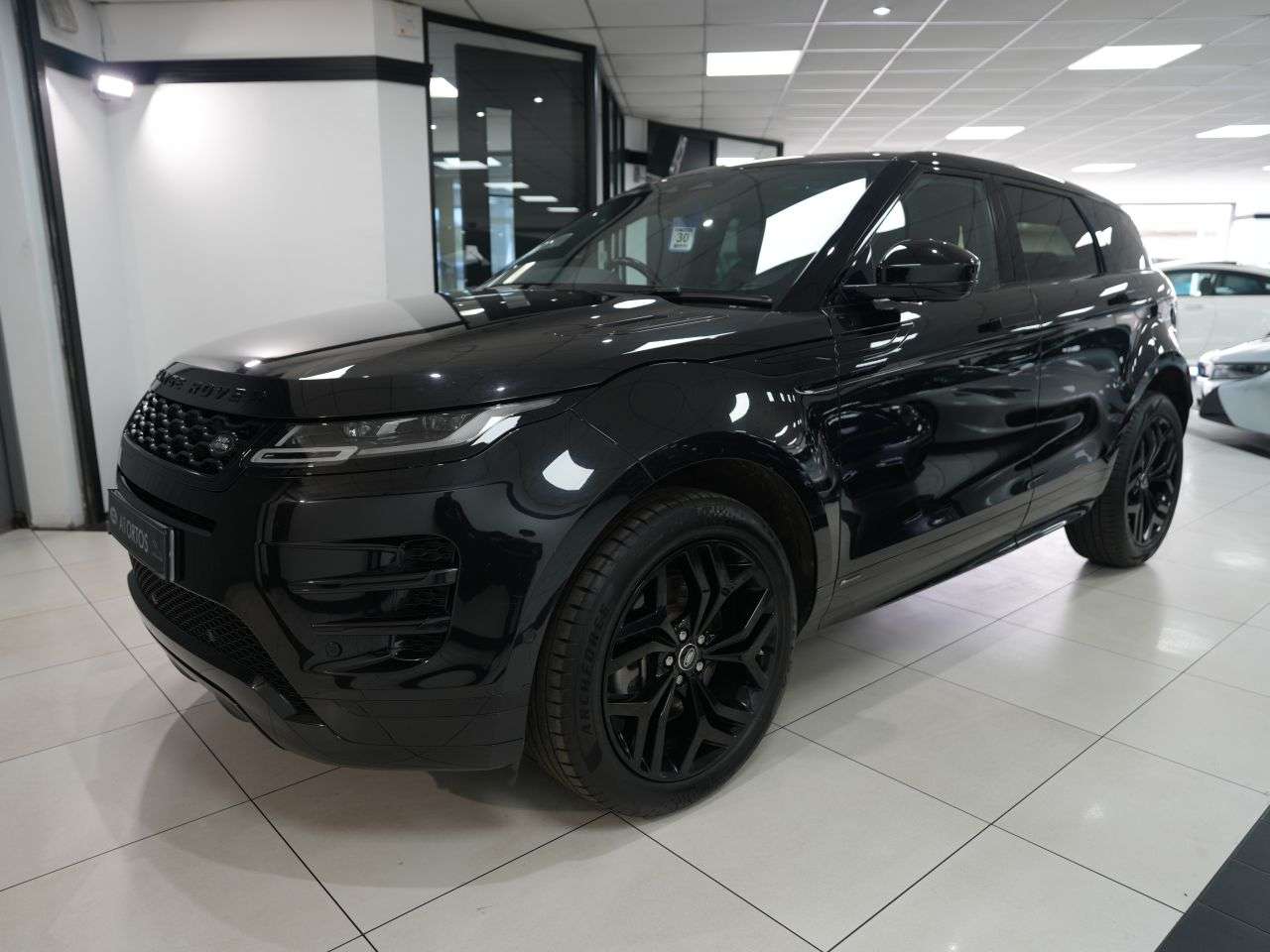 A 2020 LAND ROVER RANGE ROVER EVOQUE 2.0 D200 MHEV R-Dynamic SE SUV 5dr Diesel Auto 4WD Euro 6 (s/s) (204 ps) AB A 2020 LAND ROVER RANGE ROVER EVOQUE 2.0 D200 MHEV R-Dynamic SE SUV 5dr Diesel Auto 4WD Euro 6 (s/s) (204 ps) AB