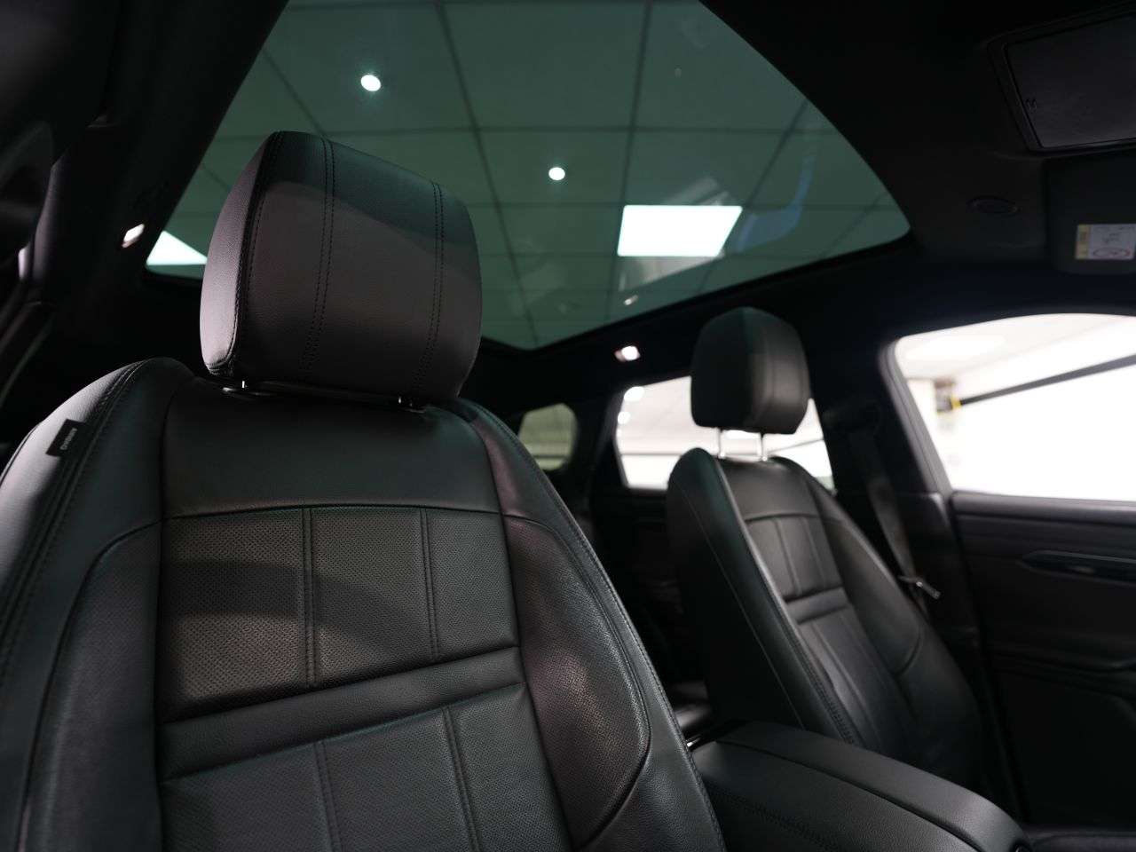 A 2020 LAND ROVER RANGE ROVER EVOQUE 2.0 D200 MHEV R-Dynamic SE SUV 5dr Diesel Auto 4WD Euro 6 (s/s) (204 ps) AB A 2020 LAND ROVER RANGE ROVER EVOQUE 2.0 D200 MHEV R-Dynamic SE SUV 5dr Diesel Auto 4WD Euro 6 (s/s) (204 ps) AB