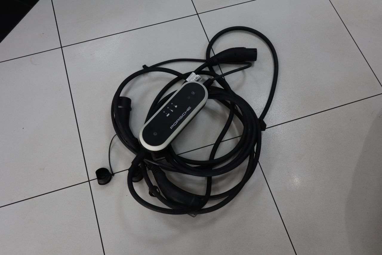 2021 PORSCHE TAYCAN 2021 PORSCHE TAYCAN