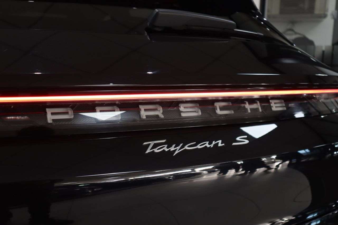 2021 PORSCHE TAYCAN 2021 PORSCHE TAYCAN