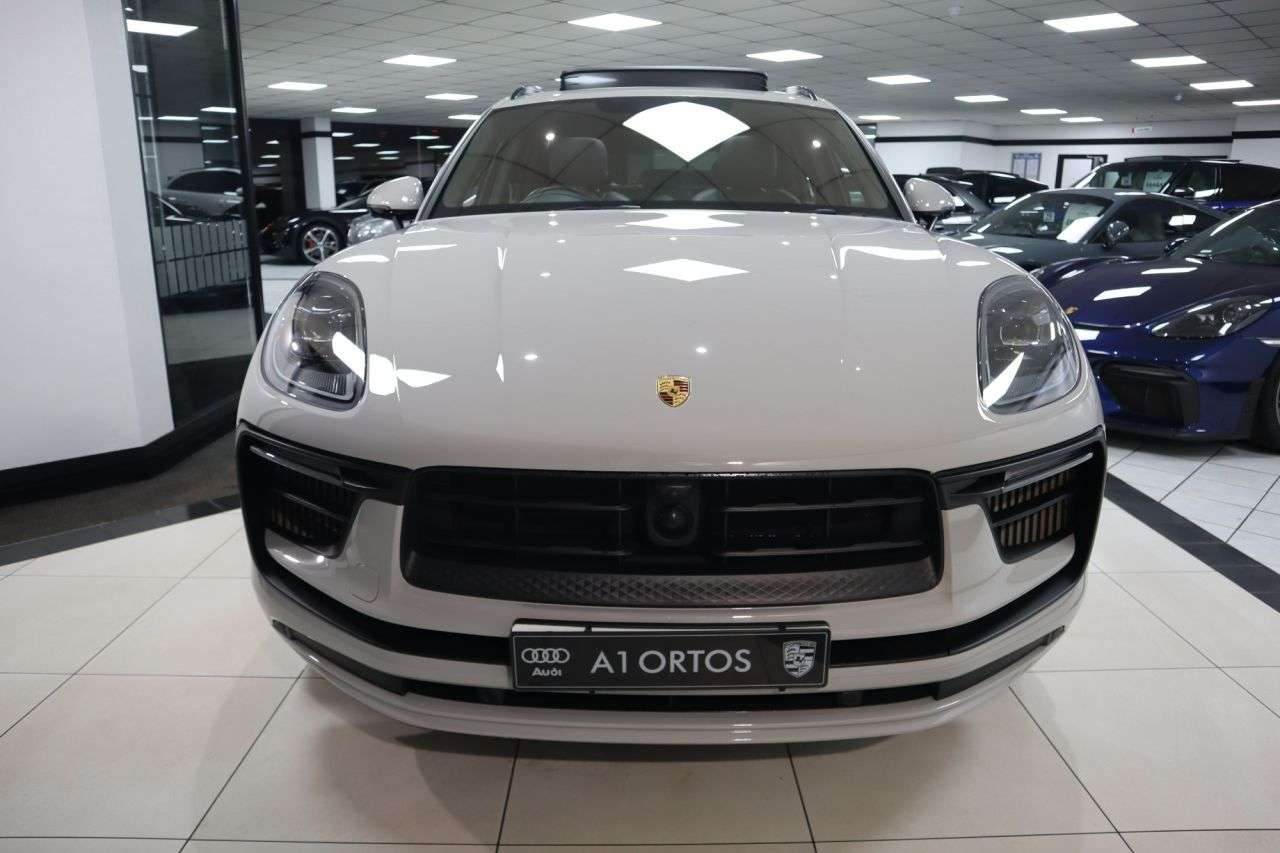 A 2022 PORSCHE MACAN 2.9T V6 S SUV 5dr Petrol PDK 4WD Euro 6 (s/s) (380 ps) OVER £21K IN EXTRAS A 2022 PORSCHE MACAN 2.9T V6 S SUV 5dr Petrol PDK 4WD Euro 6 (s/s) (380 ps) OVER £21K IN EXTRAS