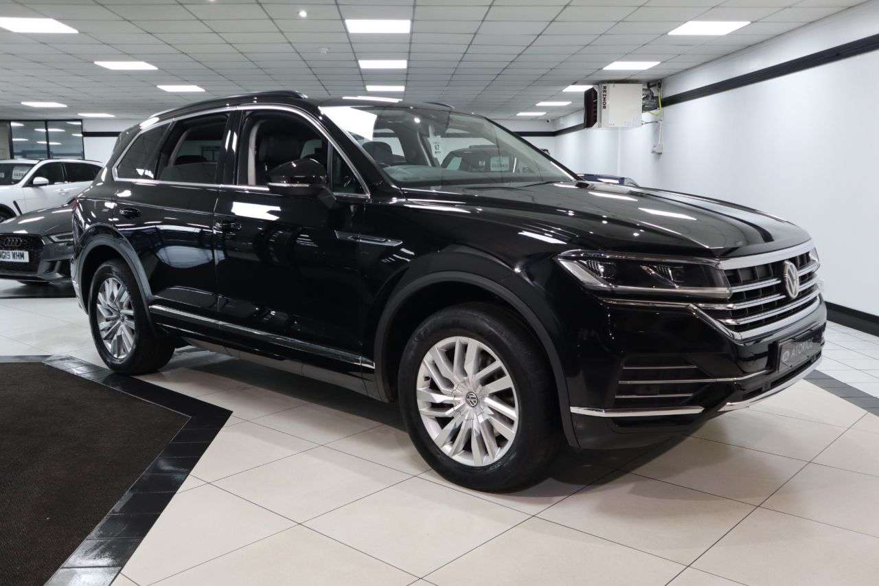 A 2019 VOLKSWAGEN TOUAREG 3.0 TDI V6 SEL SUV 5dr Diesel Tiptronic 4Motion Euro 6 (s/s) (231 ps) STUNN A 2019 VOLKSWAGEN TOUAREG 3.0 TDI V6 SEL SUV 5dr Diesel Tiptronic 4Motion Euro 6 (s/s) (231 ps) STUNN