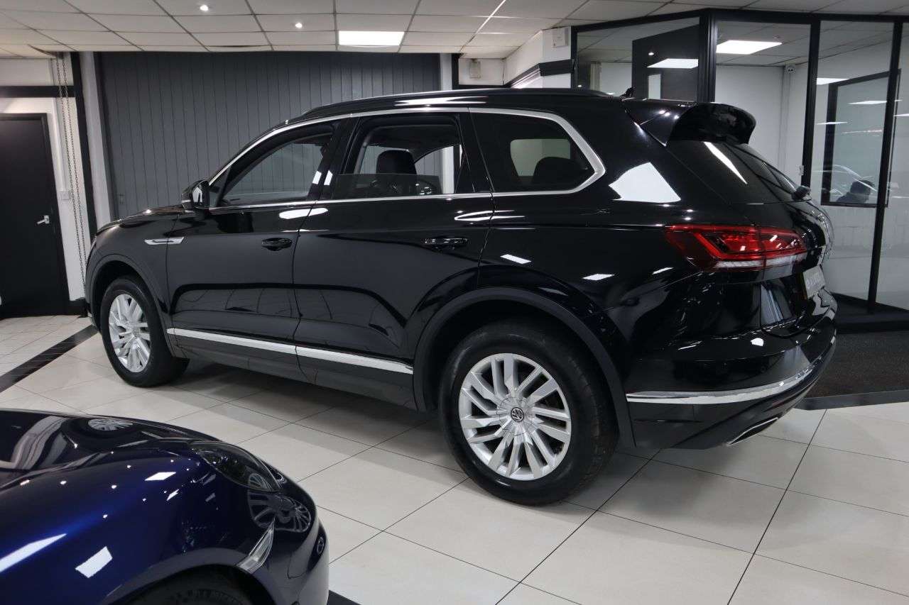 A 2019 VOLKSWAGEN TOUAREG 3.0 TDI V6 SEL SUV 5dr Diesel Tiptronic 4Motion Euro 6 (s/s) (231 ps) STUNN A 2019 VOLKSWAGEN TOUAREG 3.0 TDI V6 SEL SUV 5dr Diesel Tiptronic 4Motion Euro 6 (s/s) (231 ps) STUNN