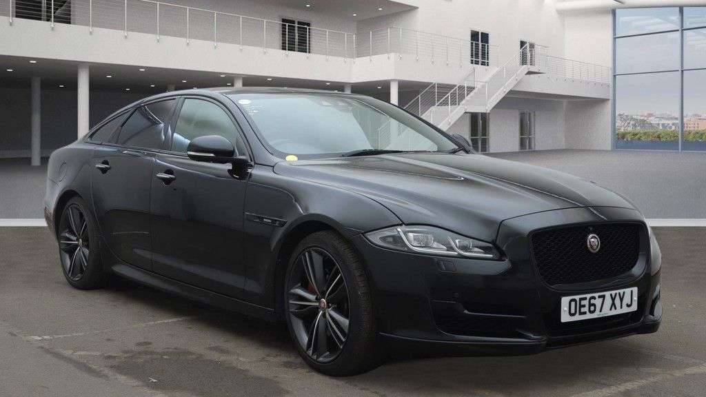 A 2018 JAGUAR XJ 3.0d V6 R-Sport Saloon 4dr Diesel Auto Euro 6 (s/s) (300 ps) STUNNING XJ JA A 2018 JAGUAR XJ 3.0d V6 R-Sport Saloon 4dr Diesel Auto Euro 6 (s/s) (300 ps) STUNNING XJ JA