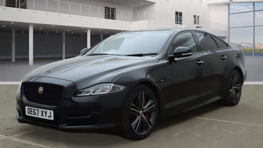 A 2018 JAGUAR XJ 3.0d V6 R-Sport Saloon 4dr Diesel Auto Euro 6 (s/s) (300 ps) STUNNING XJ JA A 2018 JAGUAR XJ 3.0d V6 R-Sport Saloon 4dr Diesel Auto Euro 6 (s/s) (300 ps) STUNNING XJ JA