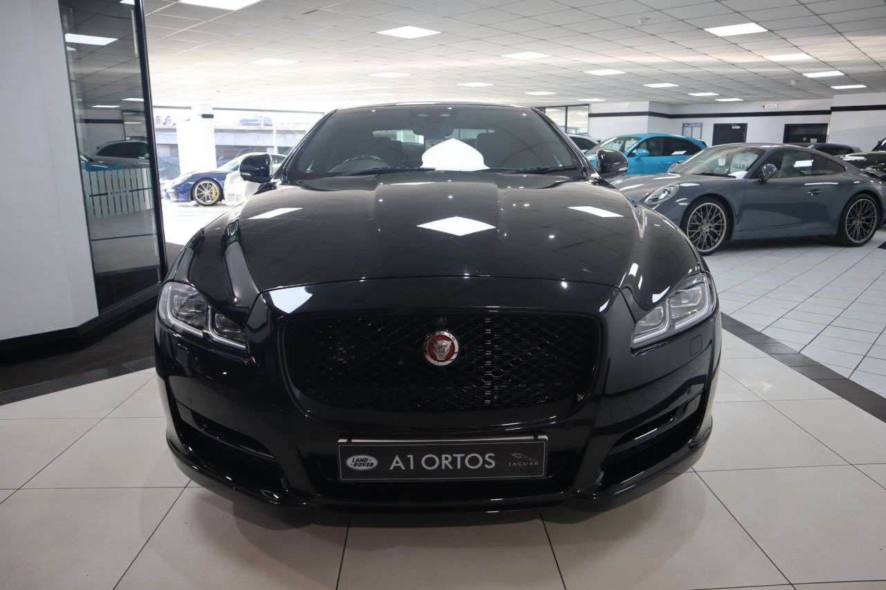 A 2018 JAGUAR XJ 3.0d V6 R-Sport Saloon 4dr Diesel Auto Euro 6 (s/s) (300 ps) STUNNING XJ JA A 2018 JAGUAR XJ 3.0d V6 R-Sport Saloon 4dr Diesel Auto Euro 6 (s/s) (300 ps) STUNNING XJ JA