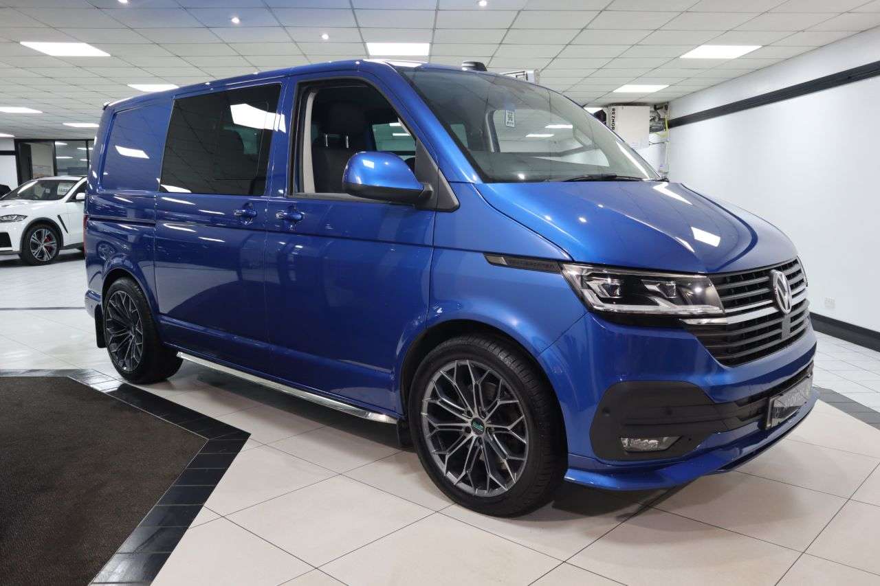 A 2020 VOLKSWAGEN TRANSPORTER 2.0 TDI T32 Highline Kombi Double Cab 5dr Diesel Manual FWD SWB Euro 6 (s/s A 2020 VOLKSWAGEN TRANSPORTER 2.0 TDI T32 Highline Kombi Double Cab 5dr Diesel Manual FWD SWB Euro 6 (s/s