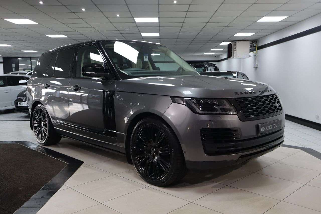 A 2018 LAND ROVER RANGE ROVER 4.4 SD V8 Autobiography SUV 5dr Diesel Auto 4WD Euro 6 (s/s) (339 ps) 11 ST A 2018 LAND ROVER RANGE ROVER 4.4 SD V8 Autobiography SUV 5dr Diesel Auto 4WD Euro 6 (s/s) (339 ps) 11 ST