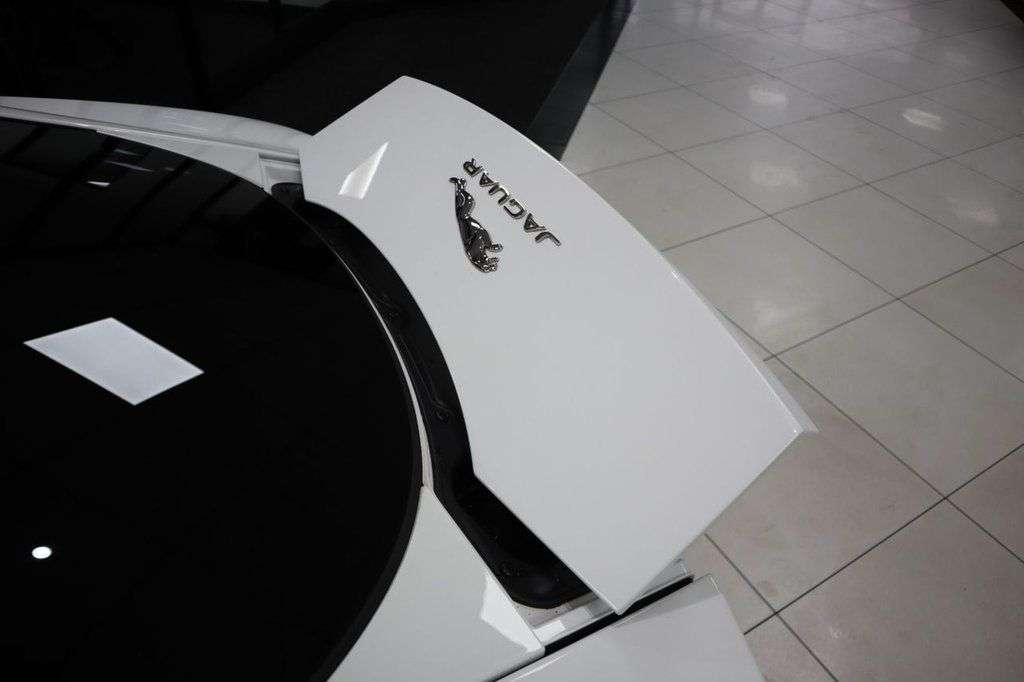 A 2019 JAGUAR F-TYPE 3.0 V6 GPF R-Dynamic Coupe 2dr Petrol Auto Euro 6 (s/s) (340 ps) FULL SERVI A 2019 JAGUAR F-TYPE 3.0 V6 GPF R-Dynamic Coupe 2dr Petrol Auto Euro 6 (s/s) (340 ps) FULL SERVI