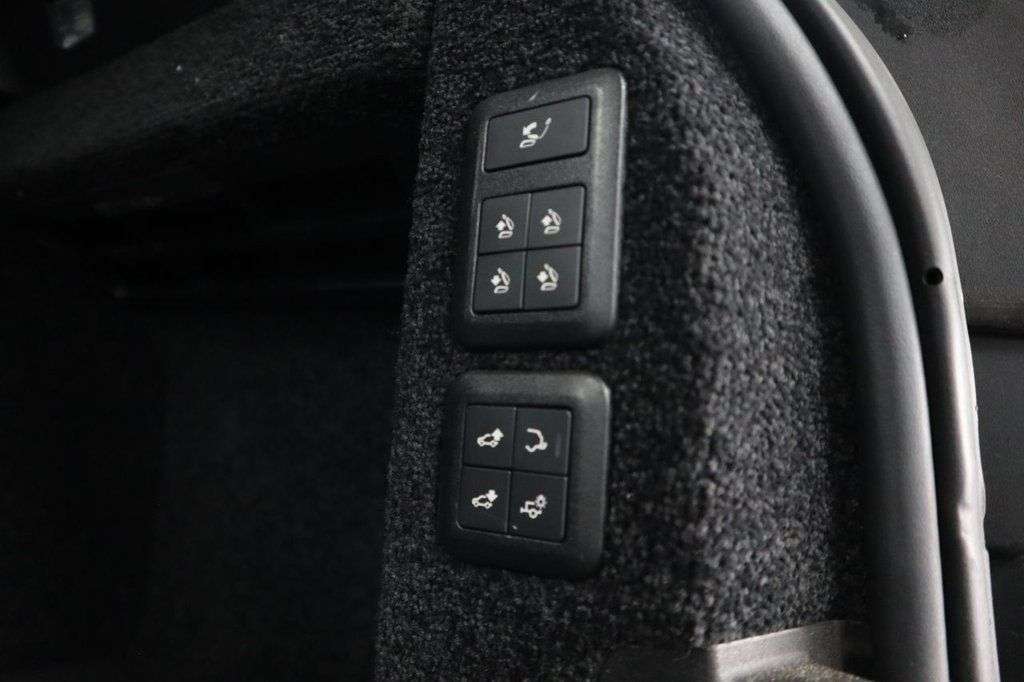 A 2018 LAND ROVER RANGE ROVER 3.0 SD V6 Autobiography SUV 5dr Diesel Auto 4WD Euro 6 (s/s) FULL HISTORY I A 2018 LAND ROVER RANGE ROVER 3.0 SD V6 Autobiography SUV 5dr Diesel Auto 4WD Euro 6 (s/s) FULL HISTORY I