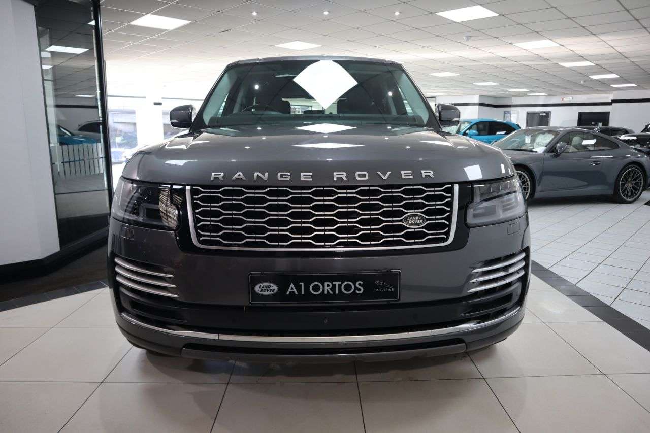 A 2018 LAND ROVER RANGE ROVER 3.0 SD V6 Autobiography SUV 5dr Diesel Auto 4WD Euro 6 (s/s) FULL HISTORY I A 2018 LAND ROVER RANGE ROVER 3.0 SD V6 Autobiography SUV 5dr Diesel Auto 4WD Euro 6 (s/s) FULL HISTORY I