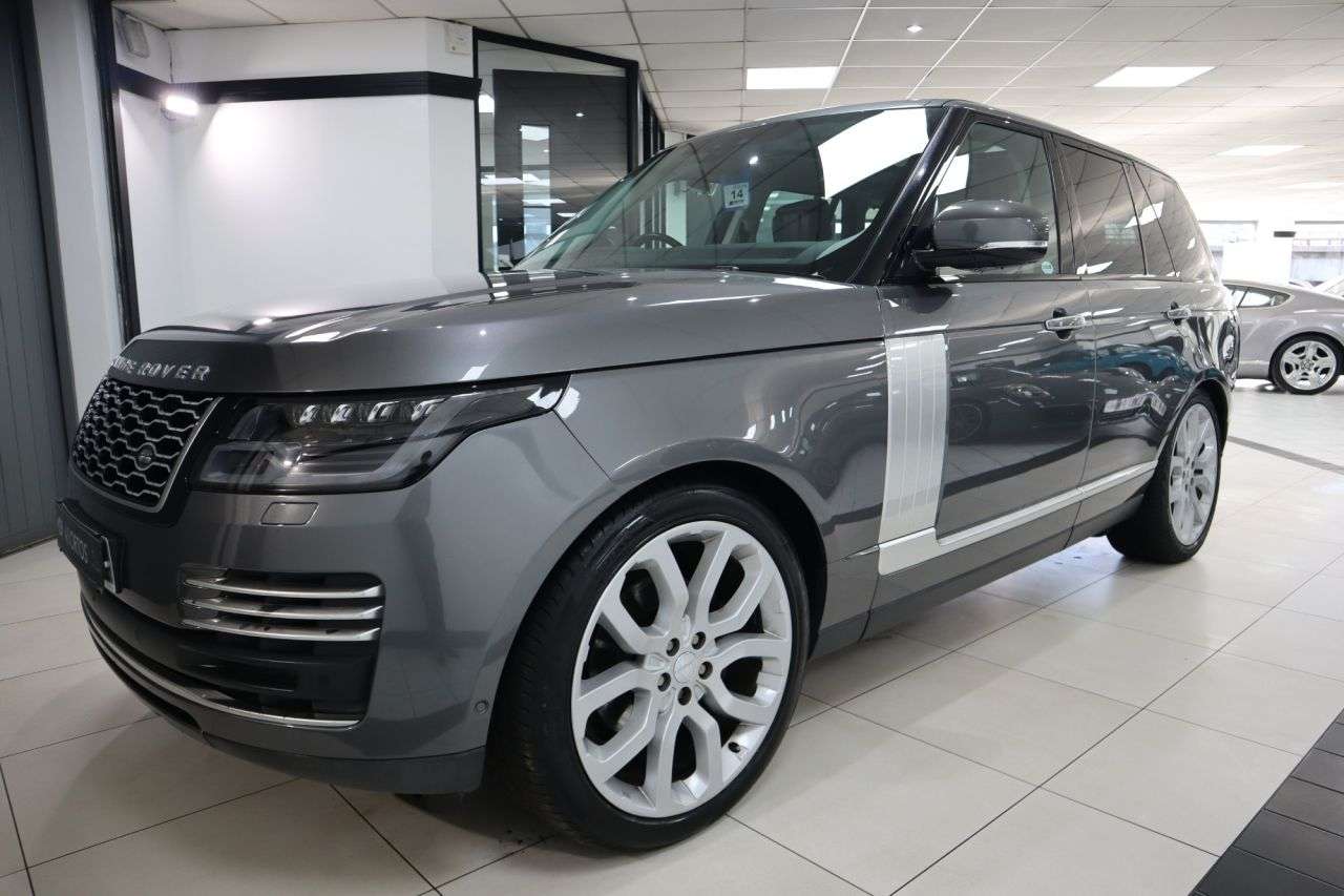A 2018 LAND ROVER RANGE ROVER 3.0 SD V6 Autobiography SUV 5dr Diesel Auto 4WD Euro 6 (s/s) FULL HISTORY I A 2018 LAND ROVER RANGE ROVER 3.0 SD V6 Autobiography SUV 5dr Diesel Auto 4WD Euro 6 (s/s) FULL HISTORY I
