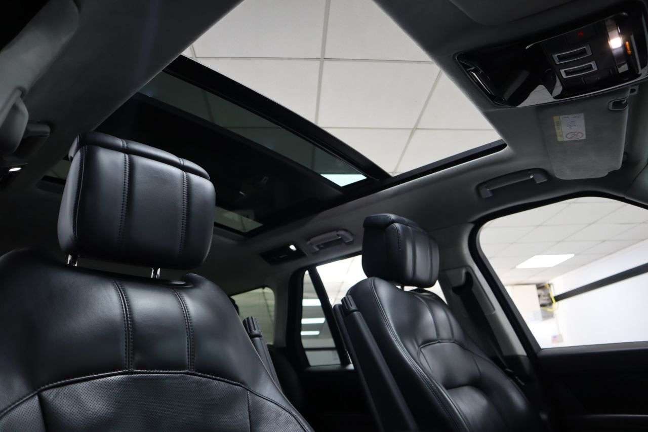 A 2018 LAND ROVER RANGE ROVER 3.0 SD V6 Autobiography SUV 5dr Diesel Auto 4WD Euro 6 (s/s) FULL HISTORY I A 2018 LAND ROVER RANGE ROVER 3.0 SD V6 Autobiography SUV 5dr Diesel Auto 4WD Euro 6 (s/s) FULL HISTORY I