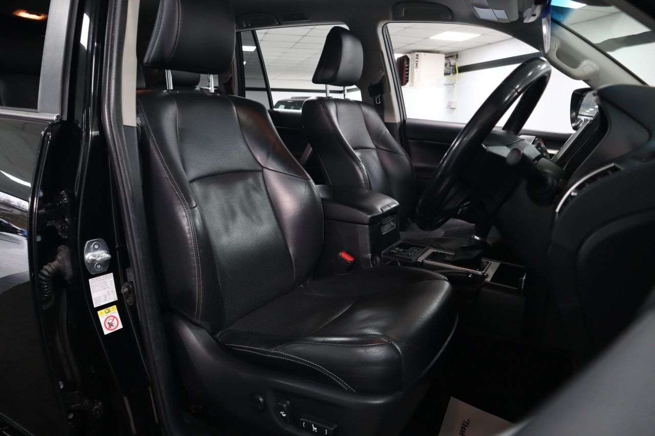 A 2019 TOYOTA LAND CRUISER 2.8D Icon SUV 5dr Diesel Auto 4WD Euro 6 (7 Seat) (177 ps) 1 FORMER KEEPER A 2019 TOYOTA LAND CRUISER 2.8D Icon SUV 5dr Diesel Auto 4WD Euro 6 (7 Seat) (177 ps) 1 FORMER KEEPER