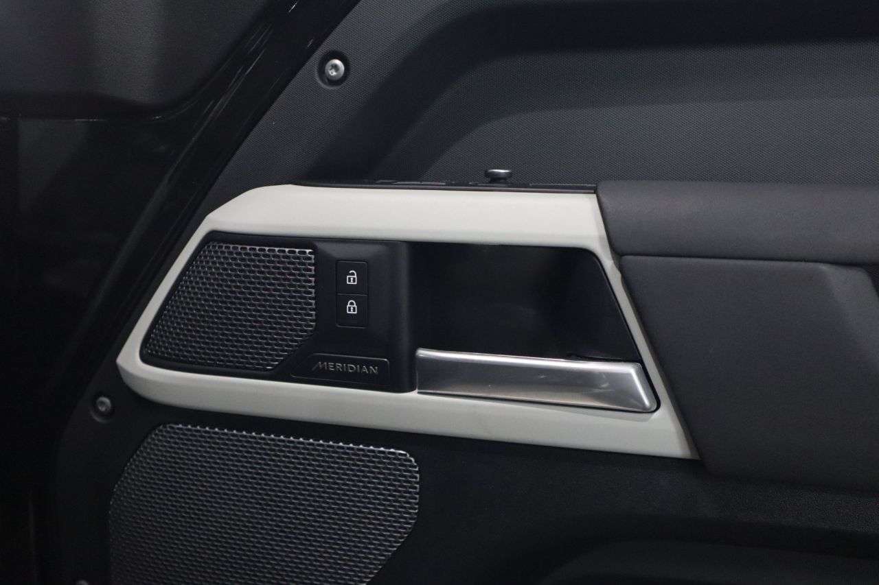 A 2022 LAND ROVER DEFENDER 3.0 D250 MHEV SE Hard Top SUV 5dr Diesel Auto 4WD MWB Euro 6 (s/s) (250 ps) A 2022 LAND ROVER DEFENDER 3.0 D250 MHEV SE Hard Top SUV 5dr Diesel Auto 4WD MWB Euro 6 (s/s) (250 ps)