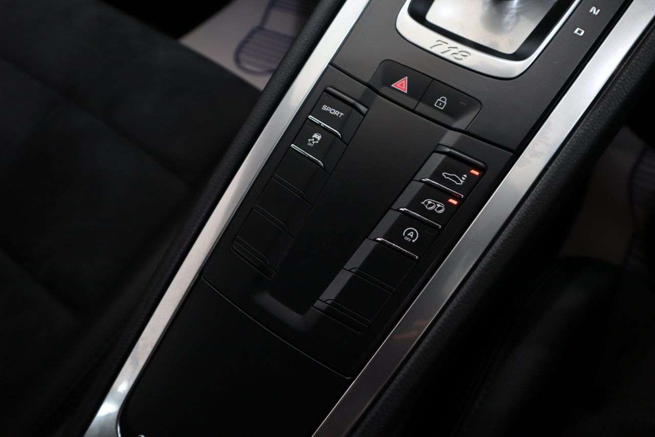 A 2019 PORSCHE 718 CAYMAN 2.0T Coupe GPF 2dr Petrol PDK Euro 6 (s/s) (300 ps) A 2019 PORSCHE 718 CAYMAN 2.0T Coupe GPF 2dr Petrol PDK Euro 6 (s/s) (300 ps)