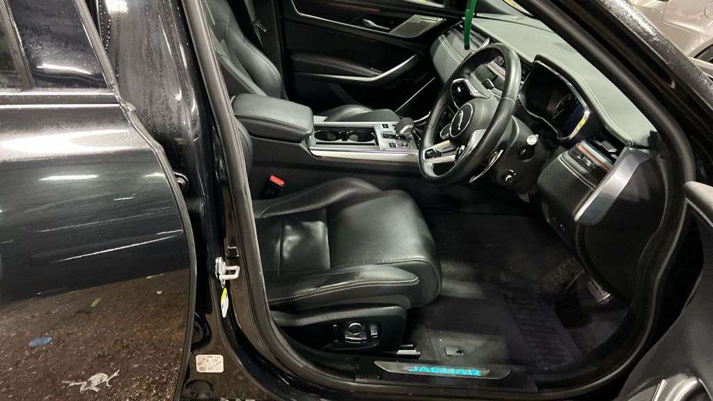 A 2023 JAGUAR XF 2.0 D200 MHEV R-Dynamic HSE Saloon 4dr Diesel Auto Euro 6 (s/s) (204 ps) IN A 2023 JAGUAR XF 2.0 D200 MHEV R-Dynamic HSE Saloon 4dr Diesel Auto Euro 6 (s/s) (204 ps) IN