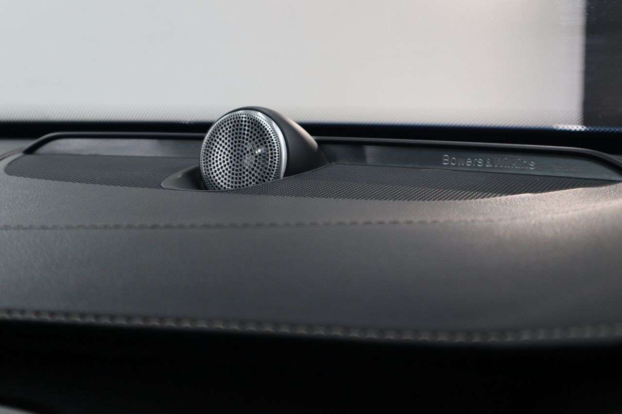 A 2019 VOLVO XC90 2.0 D5 PowerPulse R-Design Pro SUV 5dr Diesel Auto 4WD Euro 6 (s/s) (235 ps A 2019 VOLVO XC90 2.0 D5 PowerPulse R-Design Pro SUV 5dr Diesel Auto 4WD Euro 6 (s/s) (235 ps