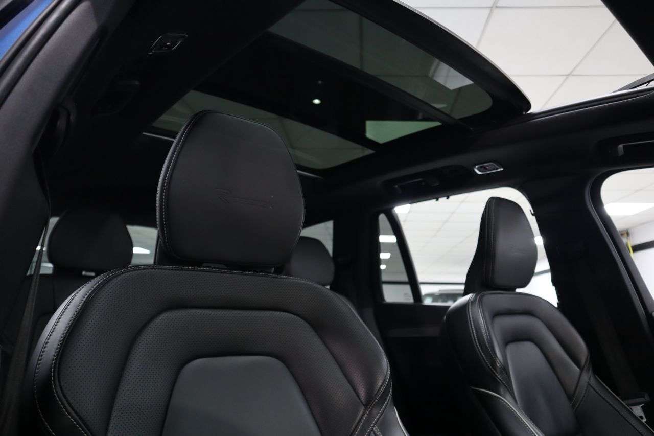 A 2019 VOLVO XC90 2.0 D5 PowerPulse R-Design Pro SUV 5dr Diesel Auto 4WD Euro 6 (s/s) (235 ps A 2019 VOLVO XC90 2.0 D5 PowerPulse R-Design Pro SUV 5dr Diesel Auto 4WD Euro 6 (s/s) (235 ps