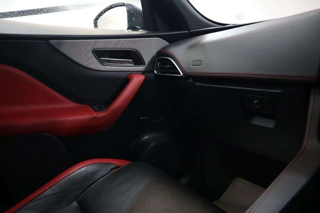 2017 JAGUAR F-PACE 2017 JAGUAR F-PACE