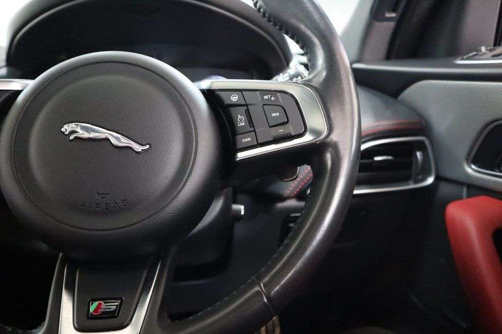 2017 JAGUAR F-PACE 2017 JAGUAR F-PACE