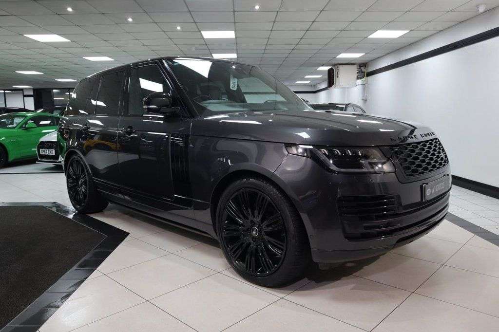 A 2018 LAND ROVER RANGE ROVER 3.0 SD V6 Vogue SUV 5dr Diesel Auto 4WD Euro 6 (s/s) (275 ps) 1 FORMER KEEP A 2018 LAND ROVER RANGE ROVER 3.0 SD V6 Vogue SUV 5dr Diesel Auto 4WD Euro 6 (s/s) (275 ps) 1 FORMER KEEP