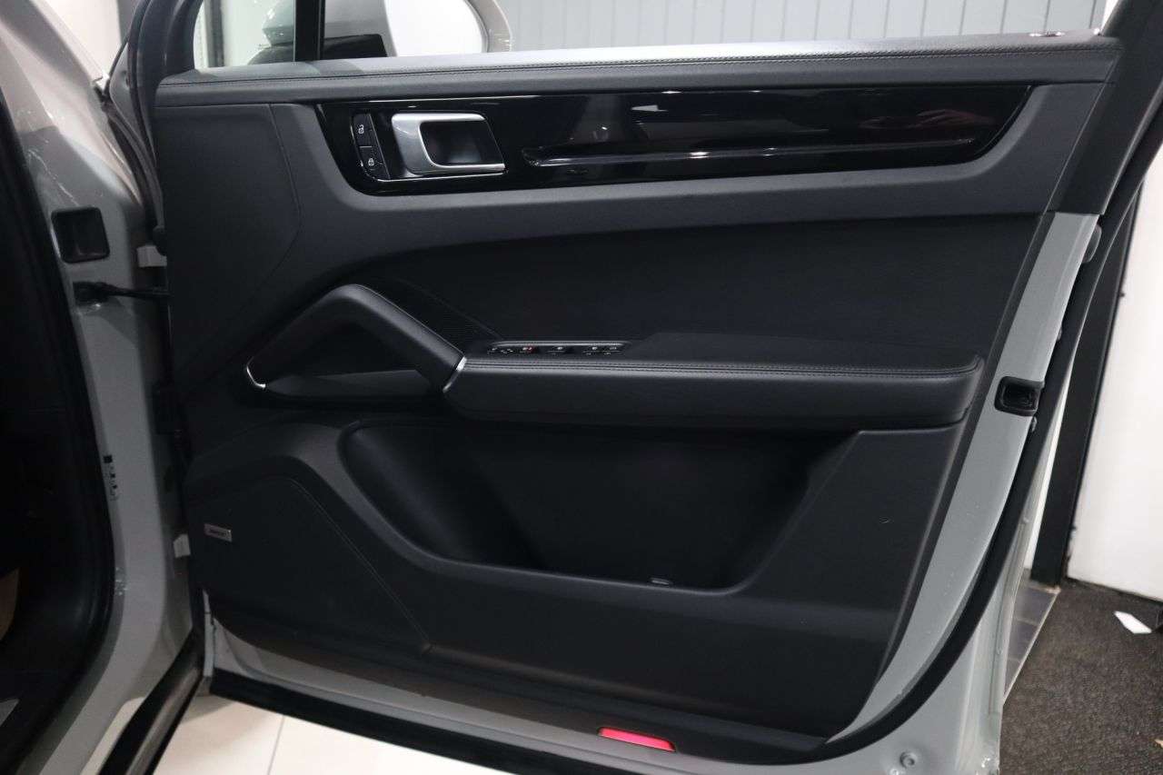 2021 PORSCHE CAYENNE 2021 PORSCHE CAYENNE