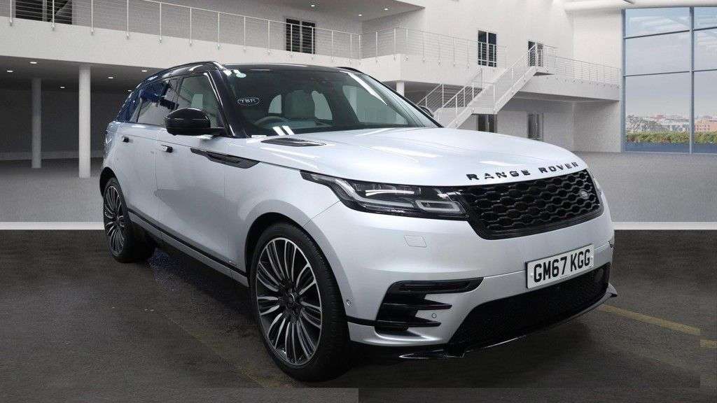 A 2017 LAND ROVER RANGE ROVER VELAR 3.0 Si6 V6 R-Dynamic HSE SUV 5dr Petrol Auto 4WD Euro 6 (s/s) (380 ps) VERY A 2017 LAND ROVER RANGE ROVER VELAR 3.0 Si6 V6 R-Dynamic HSE SUV 5dr Petrol Auto 4WD Euro 6 (s/s) (380 ps) VERY