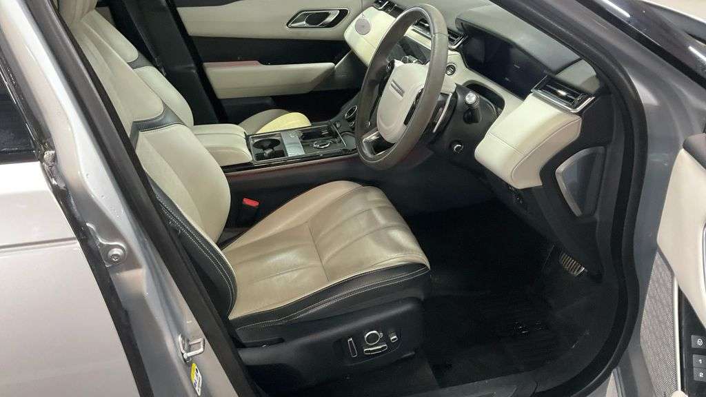 A 2017 LAND ROVER RANGE ROVER VELAR 3.0 Si6 V6 R-Dynamic HSE SUV 5dr Petrol Auto 4WD Euro 6 (s/s) (380 ps) VERY A 2017 LAND ROVER RANGE ROVER VELAR 3.0 Si6 V6 R-Dynamic HSE SUV 5dr Petrol Auto 4WD Euro 6 (s/s) (380 ps) VERY