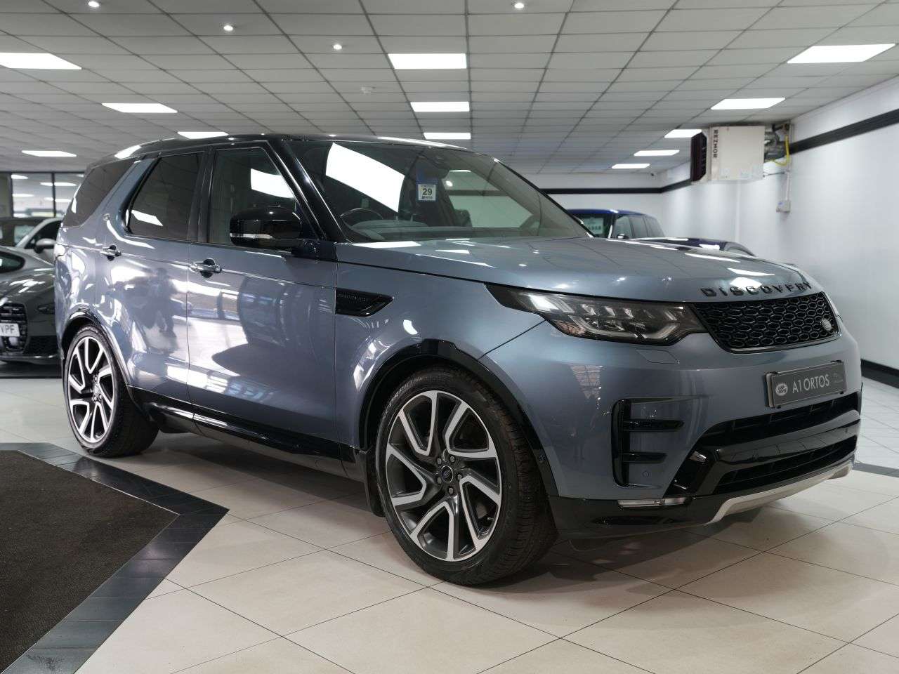 A 2020 LAND ROVER DISCOVERY 3.0 SD V6 HSE SUV 5dr Diesel Auto 4WD Euro 6 (s/s) (306 ps) STUNNING CONDIT A 2020 LAND ROVER DISCOVERY 3.0 SD V6 HSE SUV 5dr Diesel Auto 4WD Euro 6 (s/s) (306 ps) STUNNING CONDIT