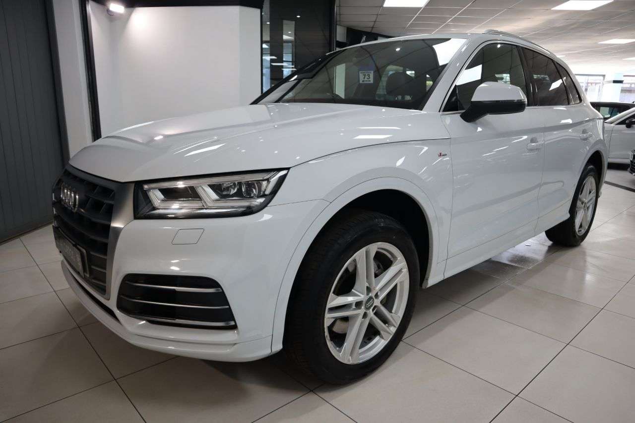 A 2018 AUDI Q5 2.0 TDI S line SUV 5dr Diesel S Tronic quattro Euro 6 (s/s) (190 ps) GENUIN A 2018 AUDI Q5 2.0 TDI S line SUV 5dr Diesel S Tronic quattro Euro 6 (s/s) (190 ps) GENUIN