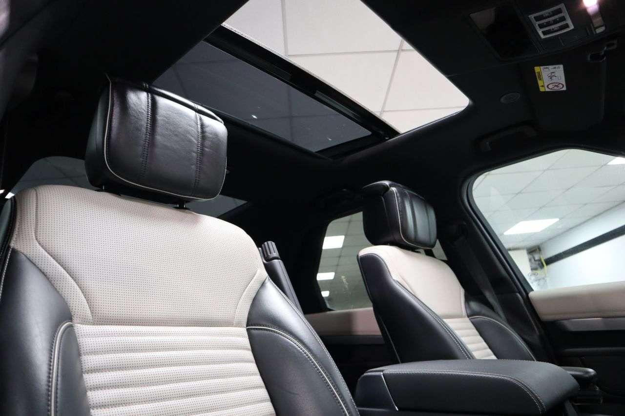 A 2021 LAND ROVER DISCOVERY 3.0 D300 MHEV R-Dynamic HSE SUV 5dr Diesel Auto 4WD Euro 6 (s/s) (300 ps) 1 A 2021 LAND ROVER DISCOVERY 3.0 D300 MHEV R-Dynamic HSE SUV 5dr Diesel Auto 4WD Euro 6 (s/s) (300 ps) 1