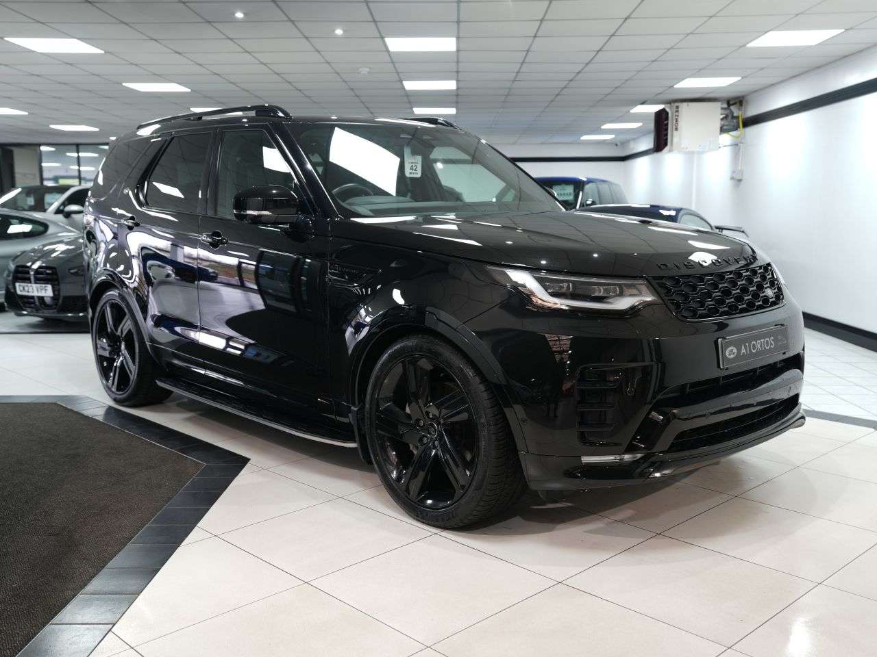 A 2021 LAND ROVER DISCOVERY 3.0 D300 MHEV R-Dynamic HSE SUV 5dr Diesel Auto 4WD Euro 6 (s/s) (300 ps) 1 A 2021 LAND ROVER DISCOVERY 3.0 D300 MHEV R-Dynamic HSE SUV 5dr Diesel Auto 4WD Euro 6 (s/s) (300 ps) 1