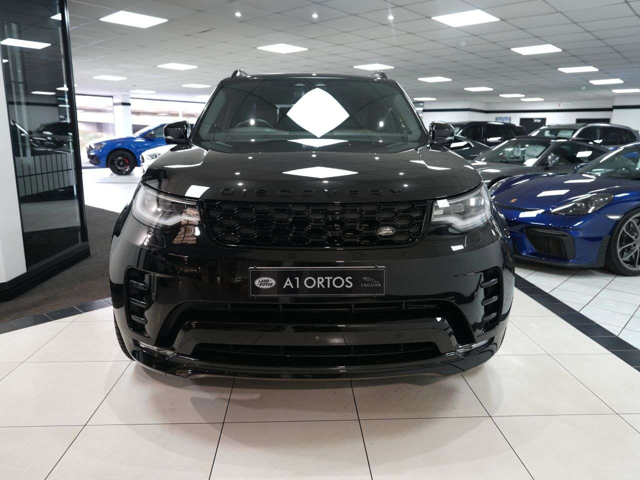 A 2021 LAND ROVER DISCOVERY 3.0 D300 MHEV R-Dynamic HSE SUV 5dr Diesel Auto 4WD Euro 6 (s/s) (300 ps) 1 A 2021 LAND ROVER DISCOVERY 3.0 D300 MHEV R-Dynamic HSE SUV 5dr Diesel Auto 4WD Euro 6 (s/s) (300 ps) 1