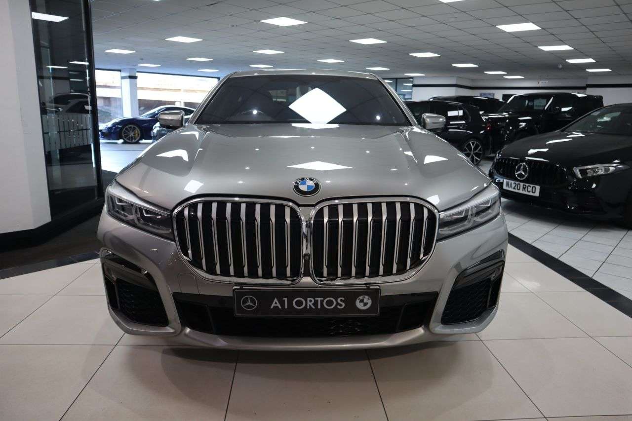 A 2020 BMW 7 SERIES 3.0 730d M Sport Saloon 4dr Diesel Auto xDrive Euro 6 (s/s) (265 ps) LCI UP A 2020 BMW 7 SERIES 3.0 730d M Sport Saloon 4dr Diesel Auto xDrive Euro 6 (s/s) (265 ps) LCI UP