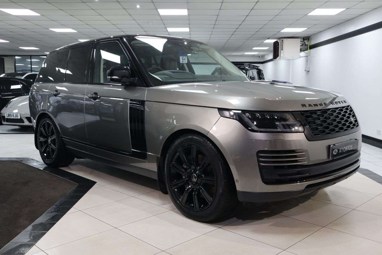 A 2018 LAND ROVER RANGE ROVER 4.4 SD V8 Vogue SE SUV 5dr Diesel Auto 4WD Euro 6 (s/s) (339 ps) IMPECCABLE A 2018 LAND ROVER RANGE ROVER 4.4 SD V8 Vogue SE SUV 5dr Diesel Auto 4WD Euro 6 (s/s) (339 ps) IMPECCABLE