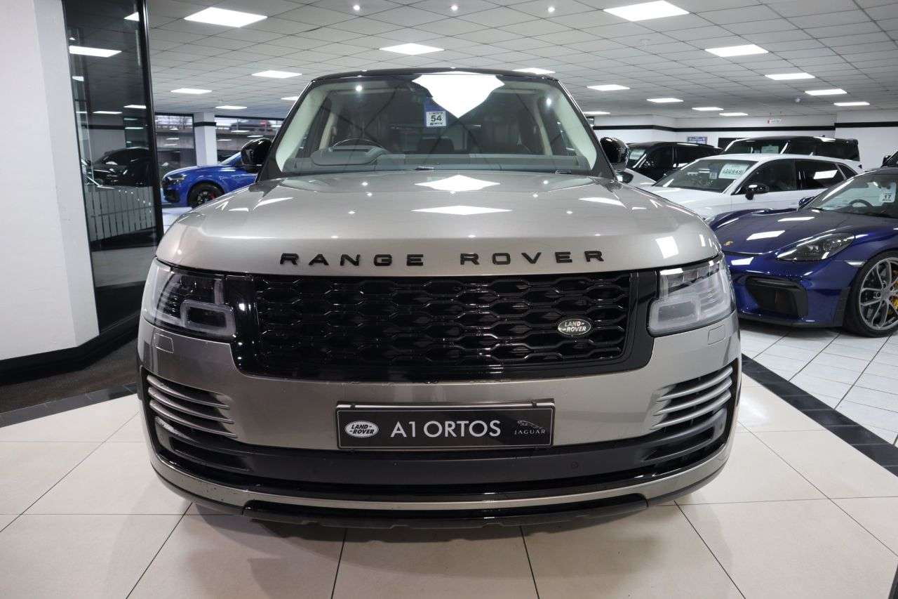 A 2018 LAND ROVER RANGE ROVER 4.4 SD V8 Vogue SE SUV 5dr Diesel Auto 4WD Euro 6 (s/s) (339 ps) IMPECCABLE A 2018 LAND ROVER RANGE ROVER 4.4 SD V8 Vogue SE SUV 5dr Diesel Auto 4WD Euro 6 (s/s) (339 ps) IMPECCABLE
