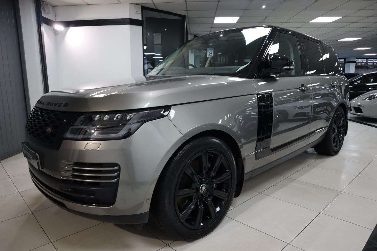 A 2018 LAND ROVER RANGE ROVER 4.4 SD V8 Vogue SE SUV 5dr Diesel Auto 4WD Euro 6 (s/s) (339 ps) IMPECCABLE A 2018 LAND ROVER RANGE ROVER 4.4 SD V8 Vogue SE SUV 5dr Diesel Auto 4WD Euro 6 (s/s) (339 ps) IMPECCABLE