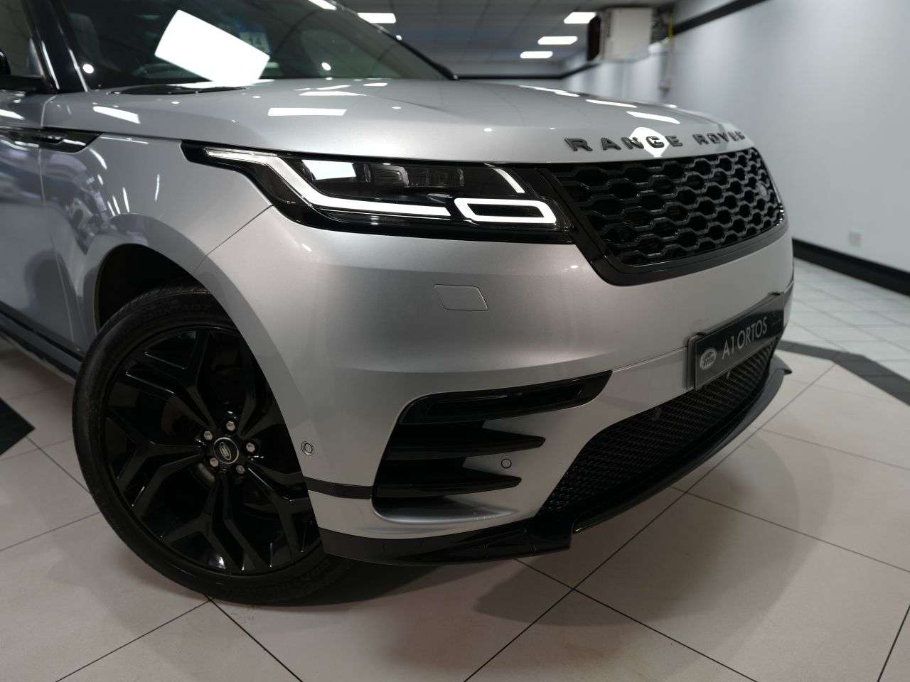 2019 LAND ROVER RANGE ROVER VELAR 2019 LAND ROVER RANGE ROVER VELAR