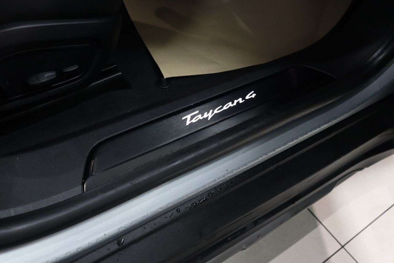 2022 PORSCHE TAYCAN 2022 PORSCHE TAYCAN