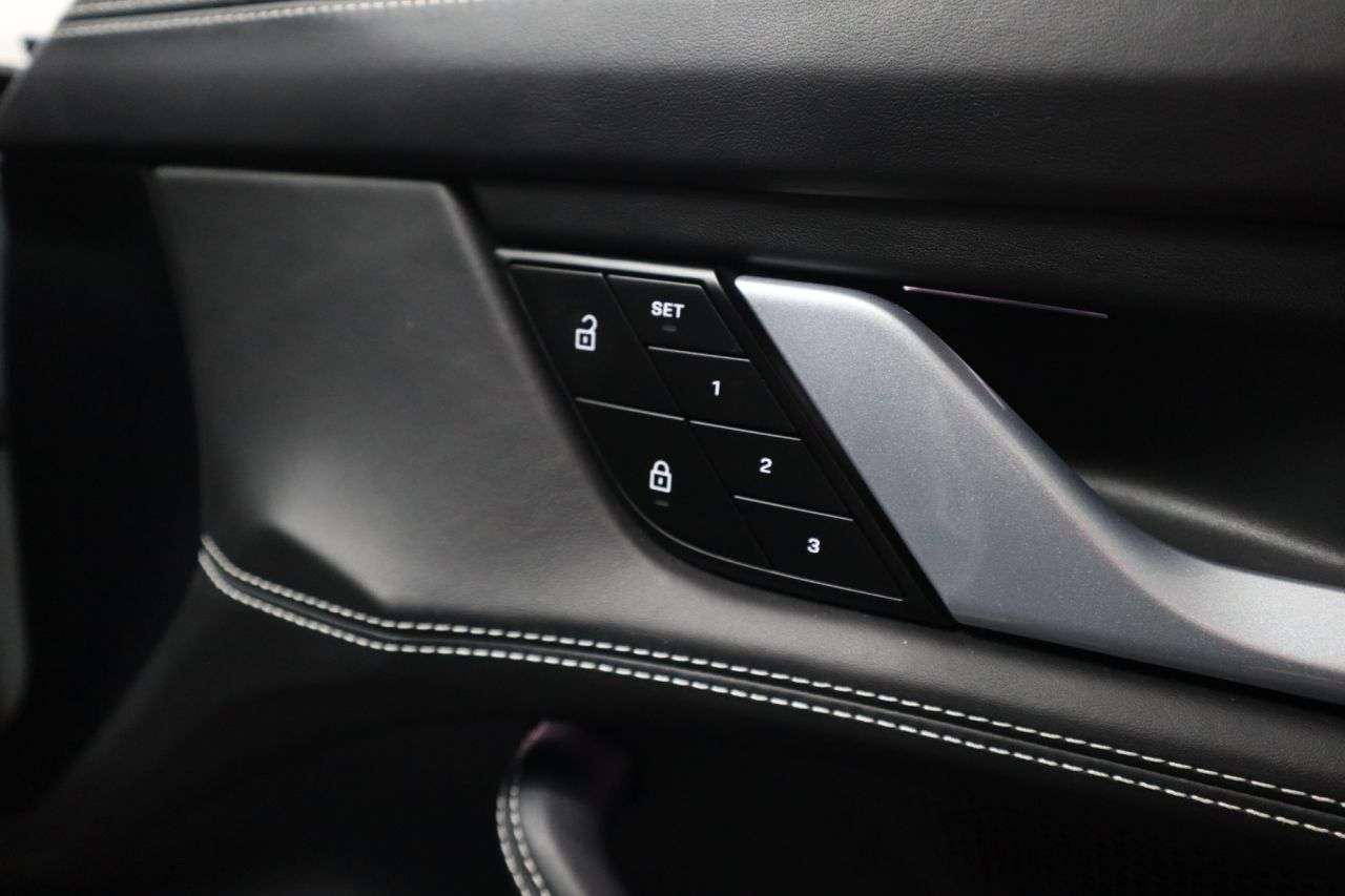 2022 PORSCHE TAYCAN 2022 PORSCHE TAYCAN