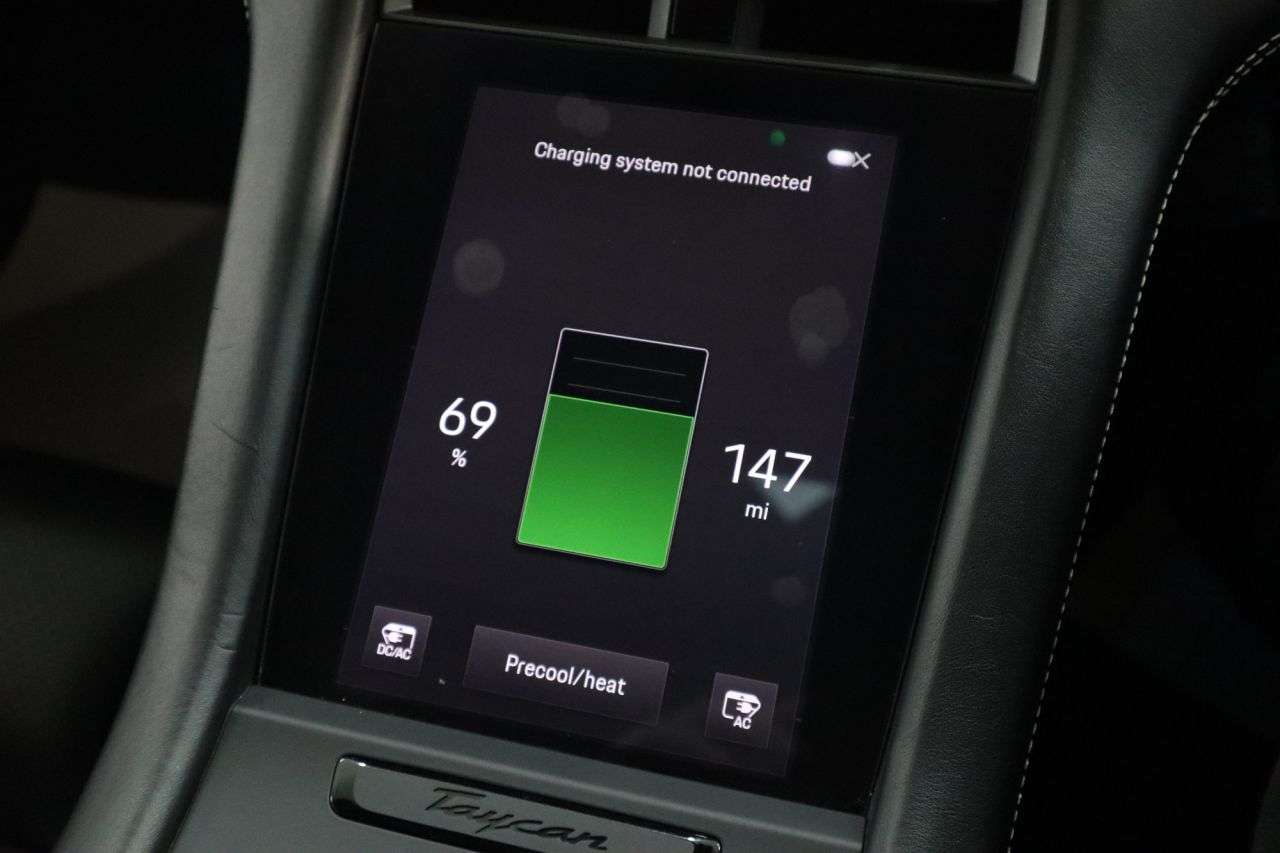 2022 PORSCHE TAYCAN 2022 PORSCHE TAYCAN