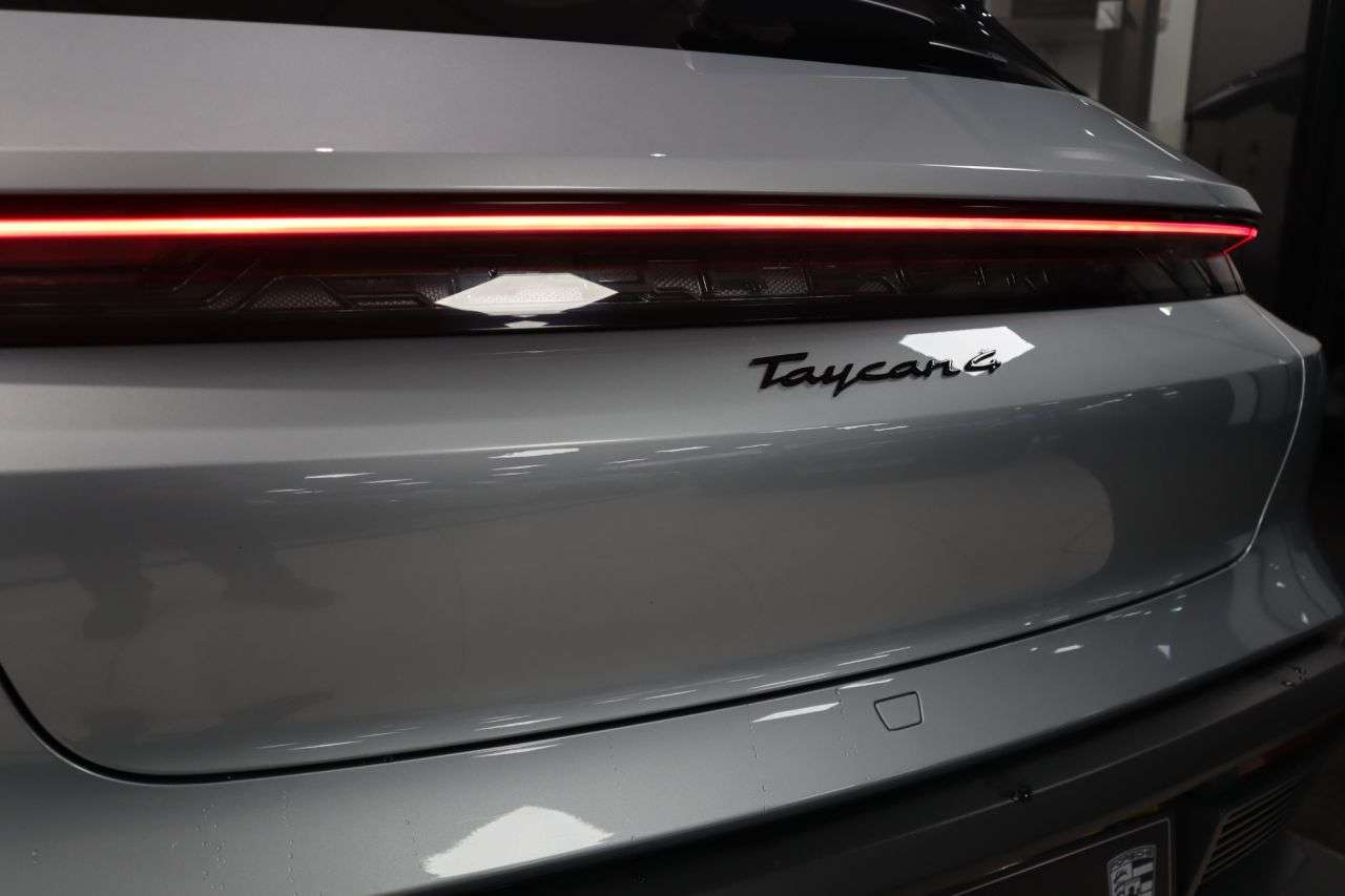 2022 PORSCHE TAYCAN 2022 PORSCHE TAYCAN