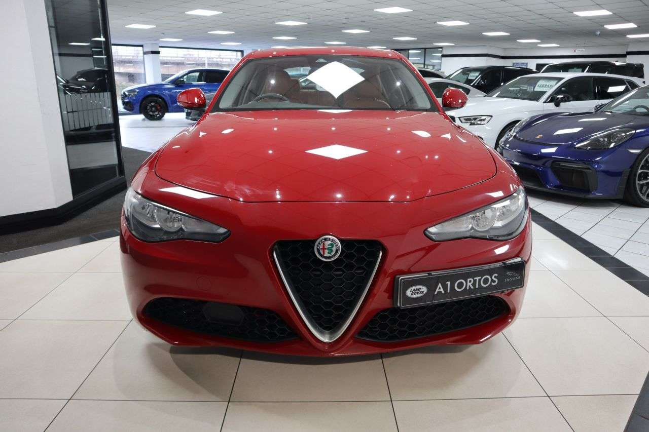 A 2018 ALFA ROMEO GIULIA 2.2 TD Super Saloon 4dr Diesel Auto Euro 6 (s/s) (150 ps) BE QUICK GENUINE A 2018 ALFA ROMEO GIULIA 2.2 TD Super Saloon 4dr Diesel Auto Euro 6 (s/s) (150 ps) BE QUICK GENUINE