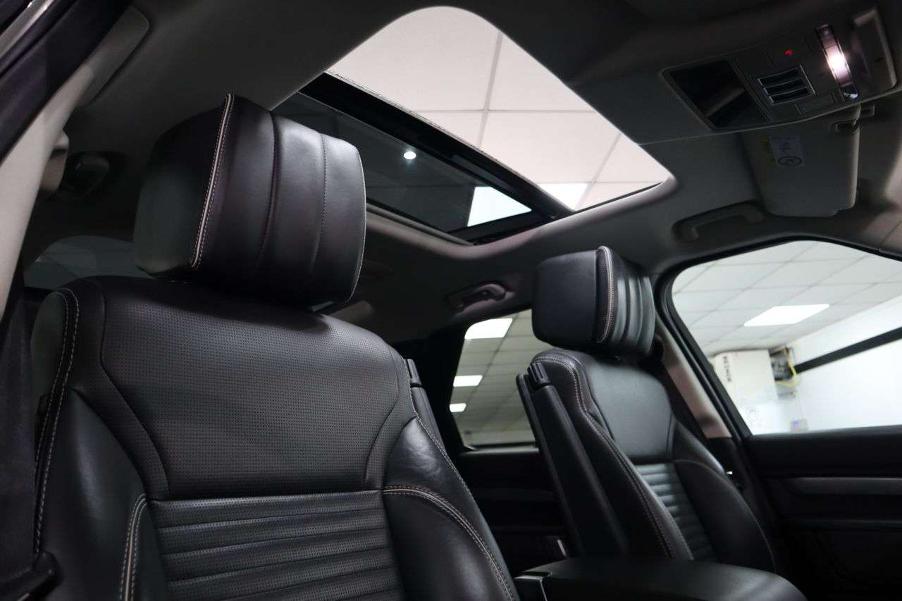 A 2017 LAND ROVER DISCOVERY 3.0 TD V6 First Edition SUV 5dr Diesel Auto 4WD Euro 6 (s/s) (258 ps) ONE F A 2017 LAND ROVER DISCOVERY 3.0 TD V6 First Edition SUV 5dr Diesel Auto 4WD Euro 6 (s/s) (258 ps) ONE F