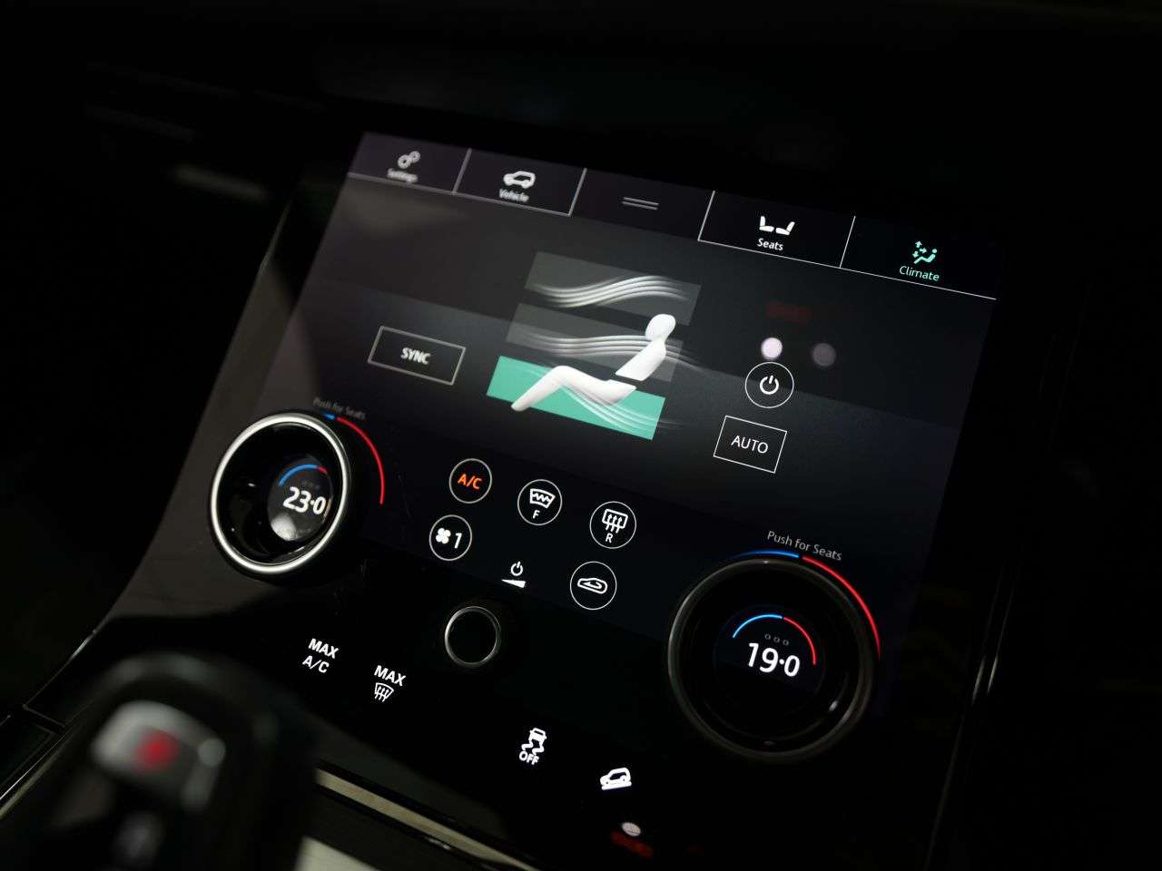2019 LAND ROVER RANGE ROVER EVOQUE 2019 LAND ROVER RANGE ROVER EVOQUE