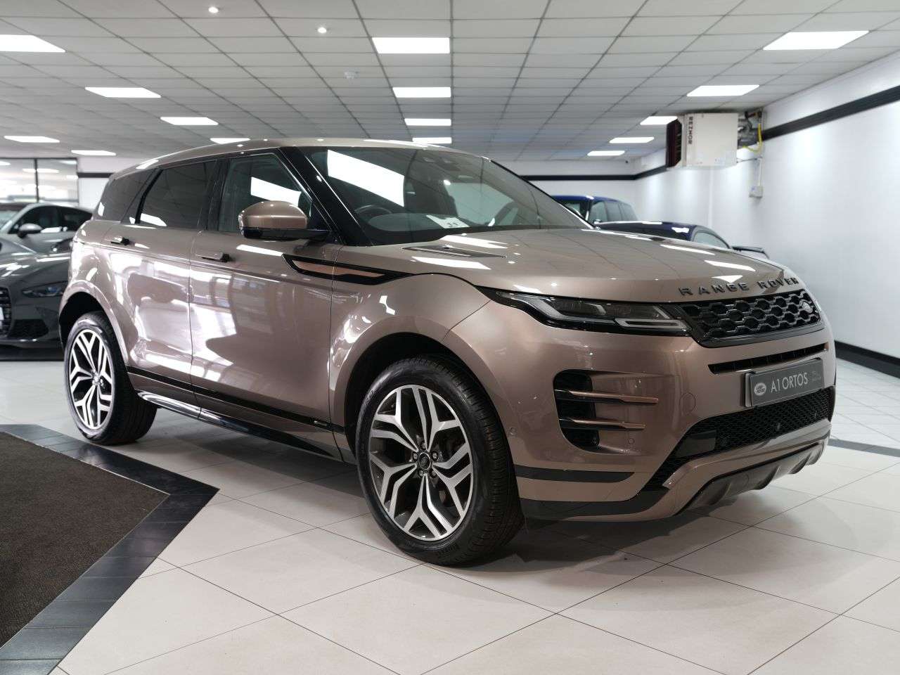A 2020 LAND ROVER RANGE ROVER EVOQUE 2.0 D180 MHEV R-Dynamic HSE SUV 5dr Diesel Auto 4WD Euro 6 (s/s) (180 ps) F A 2020 LAND ROVER RANGE ROVER EVOQUE 2.0 D180 MHEV R-Dynamic HSE SUV 5dr Diesel Auto 4WD Euro 6 (s/s) (180 ps) F