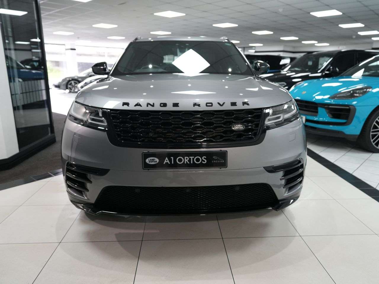 A 2020 LAND ROVER RANGE ROVER VELAR 2.0 D180 R-Dynamic SE SUV 5dr Diesel Auto 4WD Euro 6 (s/s) (180 ps) 1 FORME A 2020 LAND ROVER RANGE ROVER VELAR 2.0 D180 R-Dynamic SE SUV 5dr Diesel Auto 4WD Euro 6 (s/s) (180 ps) 1 FORME