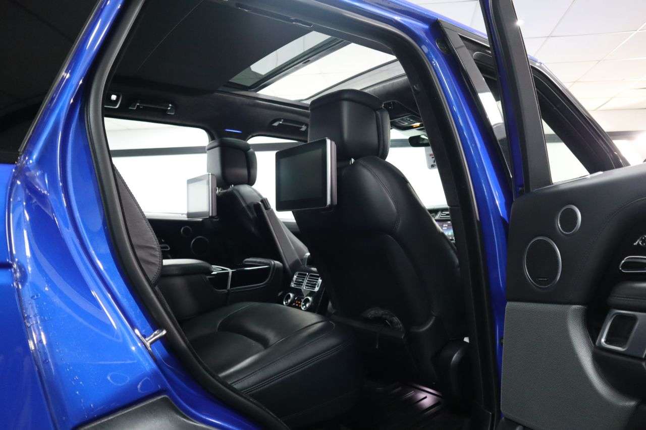 A 2019 LAND ROVER RANGE ROVER 3.0 SD V6 Autobiography SUV 5dr Diesel Auto 4WD Euro 6 (s/s) 1 OWNER SVO PA A 2019 LAND ROVER RANGE ROVER 3.0 SD V6 Autobiography SUV 5dr Diesel Auto 4WD Euro 6 (s/s) 1 OWNER SVO PA