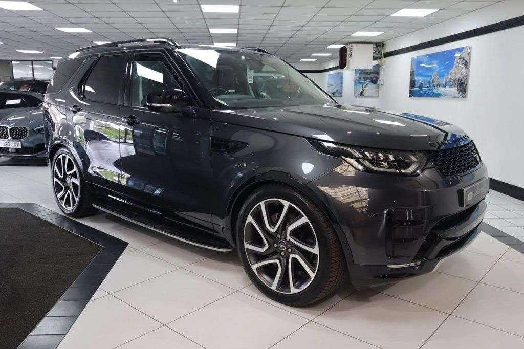 A 2020 LAND ROVER DISCOVERY 2.0 SD4 HSE Luxury SUV 5dr Diesel Auto 4WD Euro 6 (s/s) (240 ps) ONE FORMER A 2020 LAND ROVER DISCOVERY 2.0 SD4 HSE Luxury SUV 5dr Diesel Auto 4WD Euro 6 (s/s) (240 ps) ONE FORMER